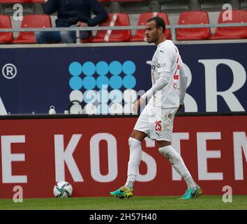 Wiesbaden, Germania. 7 novembre 2021. 07.11.2021, Brittan-Arena, Wiesbaden, GER, 3° campionato, Wehen-Wiesbaden vs FSV Zwickau, le normative DFL vietano qualsiasi uso di fotografie come sequenze di immagini e/o quasi-video. Nella foto Steffen Nkansah (Zwickau) Credit: dpa/Alamy Live News Foto Stock