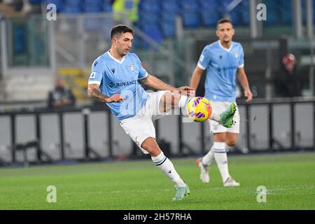 Roma, Italia. 7 novembre 2021. Danilo Cataldi (SS Lazio) durante il Campionato Italiano di Calcio una partita 2021/2022 tra SS Lazio e US Salernitana allo Stadio Olimpico di Roma il 07 novembre 2021. Credit: Independent Photo Agency/Alamy Live News Foto Stock