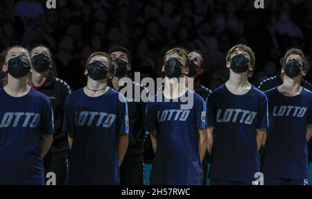 Illustrazione dei ragazzi della palla durante la finale del Rolex Paris Masters 2021, partita tra Novak Djokovic (SRB) e Daniil Medvedev (RUS), ATP Tennis Masters 1000, presso l'Accorhotels Arena, il 07 2021 novembre, Parigi Francia. Foto di Loic Baratoux/ABACAPRESS.COM Foto Stock