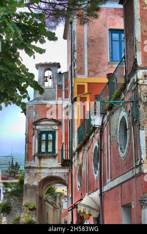 Paesaggio urbano di Ravello in Costiera Amalfitana, Italia Foto Stock