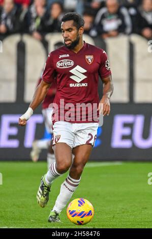 La Spezia, Italia. 6 novembre 2021. Koffi Djidji (Torino) durante Spezia Calcio vs Torino FC, Calcio italiana Serie A Match a la Spezia, Italia, Novembre 06 2021 credito: Agenzia fotografica indipendente/Alamy Live News Foto Stock