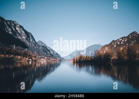 una fantastica vista sul lago idro Foto Stock