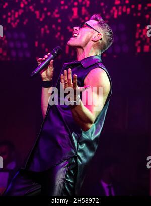 Londra, Regno Unito. 6 novembre 2021. John Partridge si esibisce sul palco al orgoglioso's Cabaret All Stars di Londra. Credit: SOPA Images Limited/Alamy Live News Foto Stock