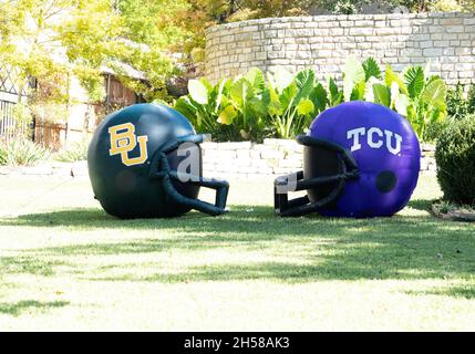 Fort Worth, Texas, Stati Uniti. 6 novembre 2021. Intorno al campus prima della partita di football NCAA tra la TCU Horned Frogs e Baylor Bears all'Amon G. carter Stadium di Fort Worth, Texas. Matthew Lynch/CSM/Alamy Live News Foto Stock