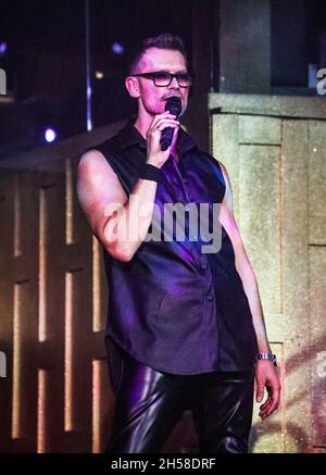 Londra, Regno Unito. 6 novembre 2021. John Partridge si esibisce sul palco al orgoglioso's Cabaret All Stars di Londra. (Foto di Brett Cove/SOPA Images/Sipa USA) Credit: Sipa USA/Alamy Live News Foto Stock