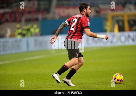 Milano, Italia. 7 novembre 2021. Davide Calabria (AC Milan) durante il campionato italiano Serie A football match tra AC Milan e FC Internazionale il 7 novembre 2021 allo stadio San Siro di Milano Credit: Independent Photo Agency/Alamy Live News Foto Stock