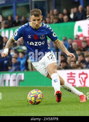 Liverpool, Inghilterra, 7 novembre 2021. Lucas Digne di Everton durante la partita della Premier League al Goodison Park, Liverpool. Il credito dell'immagine dovrebbe leggere: Darren Staples / Sportimage Credit: Sportimage/Alamy Live News Foto Stock