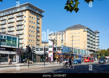 High Street, Feltham, London Borough di Hounslow, Greater London, England, Regno Unito Foto Stock