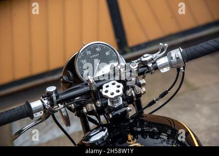 1955 Vincent Rapide Serie D manubrio e tachimetro in dettaglio Foto Stock