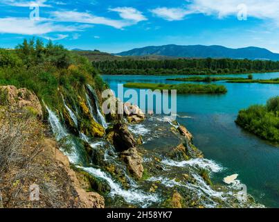 Le splendide cascate di Fall Creek si affacciano sul fiume Snake vicino a Swan Valley, Idaho Foto Stock