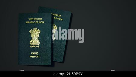 Passaporto indiano. Passaporto da paesi diversi con sfondi scuri rendering 3d. Foto Stock