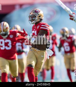 Santa Clara, California, Stati Uniti. 7 novembre 2021. Il linebacker Azeez al-Shaair di San Francisco 49ers (51) prende il campo, prima di una partita di football NFL tra gli Arizona Cardinals e i San Francisco 49ers al Levi's Stadium di Santa Clara, California. Valerie Shoaps/CSM/Alamy Live News Foto Stock