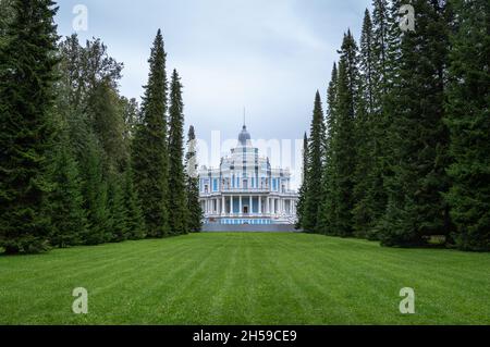 Toboggan-Slide Pavilion nella residenza reale di Oranienbaum. Lomonosov, Russia. Foto Stock