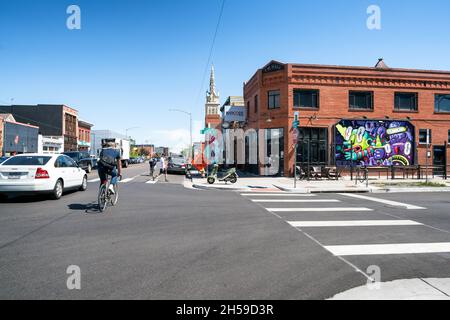 Opere d'arte murali nel quartiere artistico di Rino a Denver, Colorado, USA Foto Stock