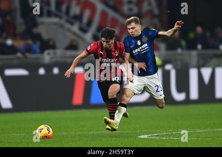 Milano, Italia. 7 novembre 2021. Brahim Diaz (Milano)Nicolo Barella (Inter) durante la partita italiana 'spirie A' tra Milano 1-1 Inter allo Stadio Giuseppe Meazza il 07 novembre 2021 a Milano. Credit: Maurizio Borsari/AFLO/Alamy Live News Foto Stock