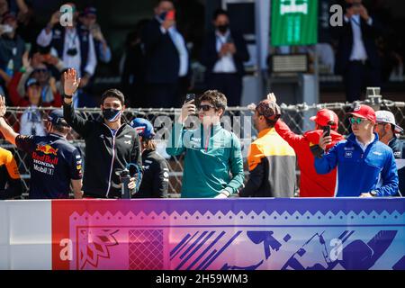 Piloti sfilano LANCE (CAN), Aston Martin F1 AMR21, ritratto durante la Formula 1 Gran Premio De la Ciudad De Mexico 2021, Gran Premio di Città del Messico, 18° round del Campionato del mondo FIA Formula uno 2021 dal 5 al 7 novembre 2021 sull'Autodromo Hermanos Rodriguez, a Città del Messico, Messico - Foto: Antonin Vincent/DPPI/LiveMedia Foto Stock