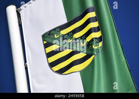 Wehende Fahne des deutschen Bundeslandes Sachsen Foto Stock