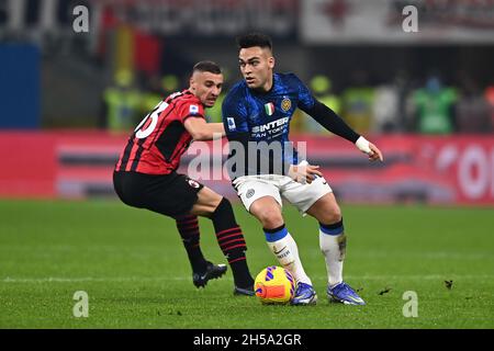 Milano, Italia. 7 novembre 2021. Lautaro Martinez (Inter)Rade Krunic (Milano) durante la partita italiana 'srie A' tra Milano 1-1 Inter allo Stadio Giuseppe Meazza il 07 novembre 2021 a Milano. Credit: Maurizio Borsari/AFLO/Alamy Live News Foto Stock