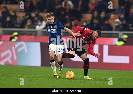 Milano, Italia. 7 novembre 2021. Nicolo Barella (Inter)ante Rebic (Milano) durante la partita italiana 'spirie A' tra Milano 1-1 Inter allo Stadio Giuseppe Meazza il 07 novembre 2021 a Milano. Credit: Maurizio Borsari/AFLO/Alamy Live News Foto Stock