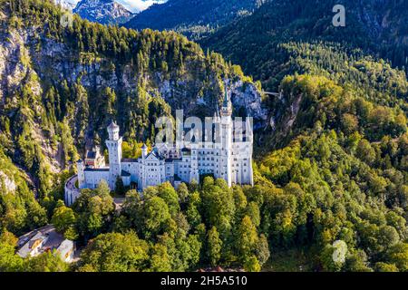 Schloss Neuschwanstein aus der Luft | Foto aeree del Castello Neuschwanstein Foto Stock