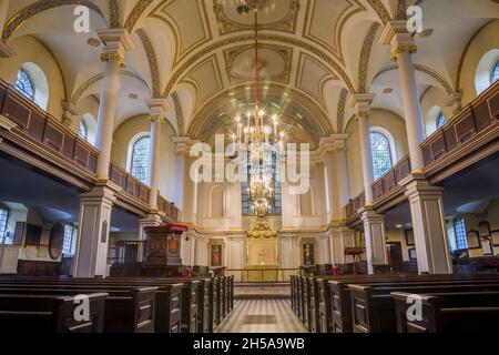 saint giles nei campi, la chiesa, St Giles, londra, inghilterra, uk.at la porta di Churchyard condannati criminali sulla loro strada per l'esecuzione sono stati offerti una ciotola Foto Stock