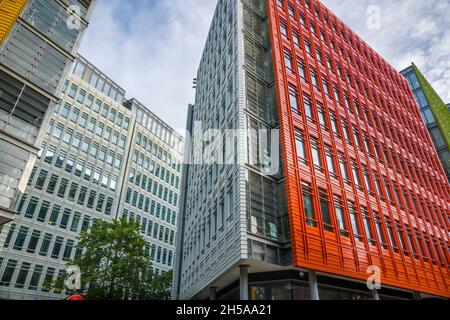 Renzo piano Central St Giles edificio, moderni uffici commerciali vicino a saint giles nei campi, chiesa, St Giles, londra, inghilterra, regno unito Foto Stock