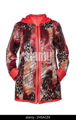 Cappotto in pelle. Elegante e lussuosa giacca femminile in pelle con motivi marrone-rosso per donna isolata su sfondo bianco. Moda femminile. Foto Stock