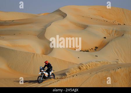 Abu Dhabi, Emirati Arabi Uniti. 8 novembre 2021. 116 Argubright Jacob (usa), Duust Rally Team, Husqvarana 450, azione durante la fase 2 distribuzione ADNOV del 2021 Abu Dhabi Desert Challenge ad Abu Dhabi, Emirati Arabi Uniti l'8 novembre 2021 - Foto Julien Delfosse / DPPI Credit: DPPI Media/Alamy Live News Foto Stock