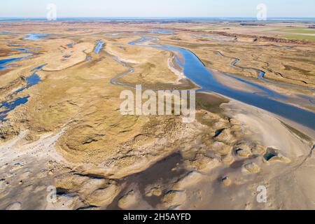 Vista aerea della Valle Slufter, con vista sull'isola in direzione del Mare di Wadden, Texel, Noord-Holland, Paesi Bassi Foto Stock