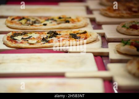 Italia, Lombardia, Pizza Shop Window Foto Stock