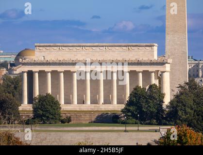 WASHINGTON, DC, USA - Lincoln Memorial, Washington Monument sulla destra. Foto Stock