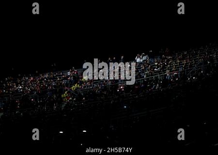 Milano, 7 novembre 2021. I tifosi dell'AC Milan hanno raffigurato nel terzo livello dello stadio durante la partita della Serie A a a Giuseppe Meazza, Milano. Il credito d'immagine dovrebbe essere: Jonathan Moscrop / Sportimage Foto Stock