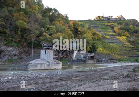 Ponte ferroviario distrutto dopo il disastro alluvione nella valle Ahr 2021 Foto Stock