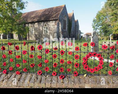 Upchurch, Kent, Regno Unito. 8 Nov 2021. Preparazione del ricordo visto in Upchurch, Kent. Credit: James Bell/Alamy Live News Foto Stock