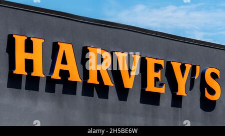 Cartello d'ingresso di un ristorante Harvey visto a Toronto, Canada.Nov. 7, 2021 Foto Stock