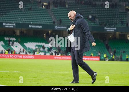 Ramon Rodriguez aÂ&#x80;Â&#x9c;MonchiaÂ&#x80;Â&#x9d;, Direttore sportivo del Sevilla FC, celebra la vittoria durante la partita di calcio la Liga tra Real Betis e Sevilla FC il 7 novembre 2021 allo stadio Benito Villamarin di Sevilla, Spagna - Foto: Joaquin Corchero/DPPI/LiveMedia Foto Stock