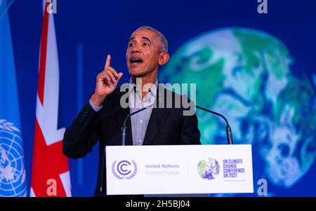 Glasgow, Scozia, Regno Unito. 8 novembre 2021. L'ex presidente americano Barack Obama ha tenuto un discorso ai delegati alla conferenza COP26 delle Nazioni Unite sui cambiamenti climatici che si terrà oggi a Glasgow. Iain Masterton/Alamy Live News. Foto Stock