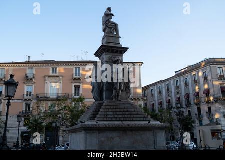 Sicilia, Catania - 22 luglio 2021: Il Monumento a Vincenzo Bellini Foto Stock