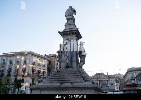 Sicilia, Catania - 22 luglio 2021: Il Monumento a Vincenzo Bellini Foto Stock