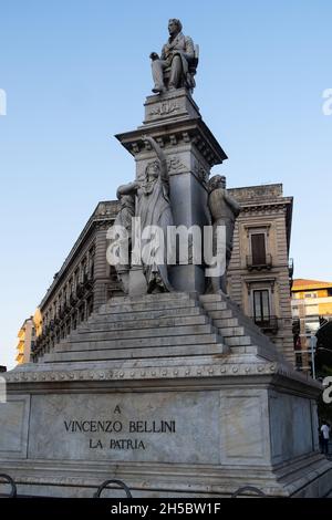 Sicilia, Catania - 22 luglio 2021: Il Monumento a Vincenzo Bellini Foto Stock