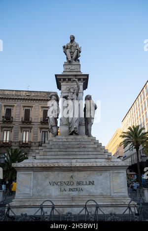 Sicilia, Catania - 22 luglio 2021: Il Monumento a Vincenzo Bellini Foto Stock