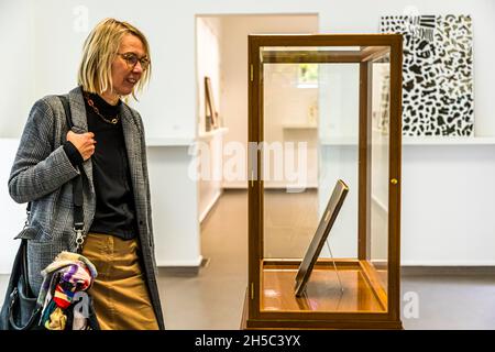 Accumulazione delle cose di Anne Geeene. Mostra speciale all'ingresso del museo Kröller-Müller di Henry van de Velde a Otterlo, Paesi Bassi Foto Stock