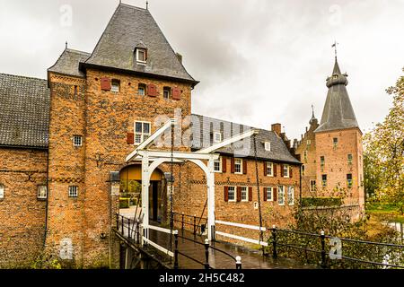 Il castello ormeggiato Doorwerth ospita tre musei. Doorwerth, Paesi Bassi Foto Stock