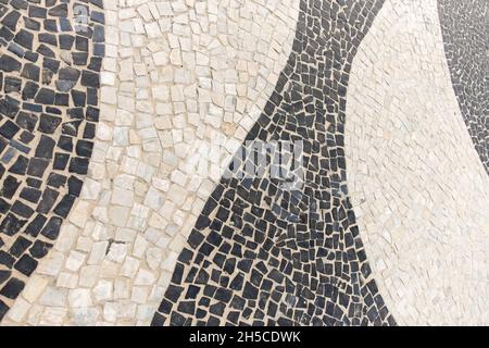 Modello classico del marciapiede Copacabana. Rio de Janeiro, Brasile. Foto Stock