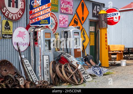 Stazione di servizio Three Creeks, Burkes Pass, MacKenzie Country, Canterbury, South Island, Nuova Zelanda Foto Stock