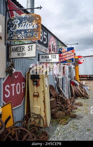 Stazione di servizio Three Creeks, Burkes Pass, MacKenzie Country, Canterbury, South Island, Nuova Zelanda Foto Stock