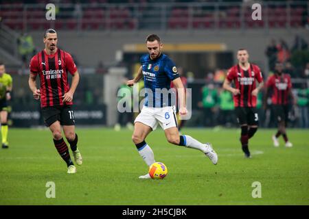 Milano, 07 novembre 2021 Stefan De Vrij (FC Internazionale) durante la Serie Italiana Una partita di calcio tra AC Milan e FC Internazionale su Novemb Foto Stock