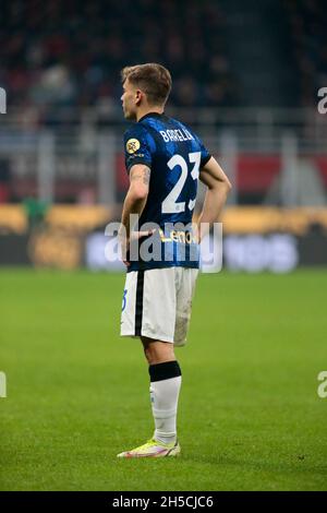 Milano, 07 novembre 2021 Nicolo Barella (FC Internazionale) durante la Serie Italiana Una partita di calcio tra AC Milan e FC Internazionale su Novemb Foto Stock