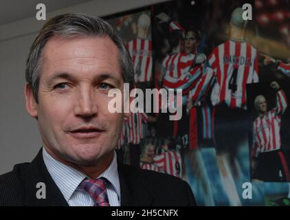 IL DIRETTORE DI SOUTHAMPTON GEORGE BURLEY È PRONTO A PRENDERE NEWCASTLE NEL 5° ROUND DELLA FA CUP 16-02-05 PIC MIKE WALKER, 2005 Foto Stock