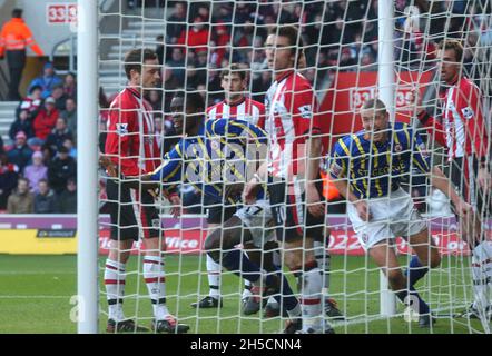 SOUTHAMPTON V BRENTFORD SAM SONJE CELEBRA IL SUO EQUALIZZATORE PIC MIKE WALKER 2005 Foto Stock